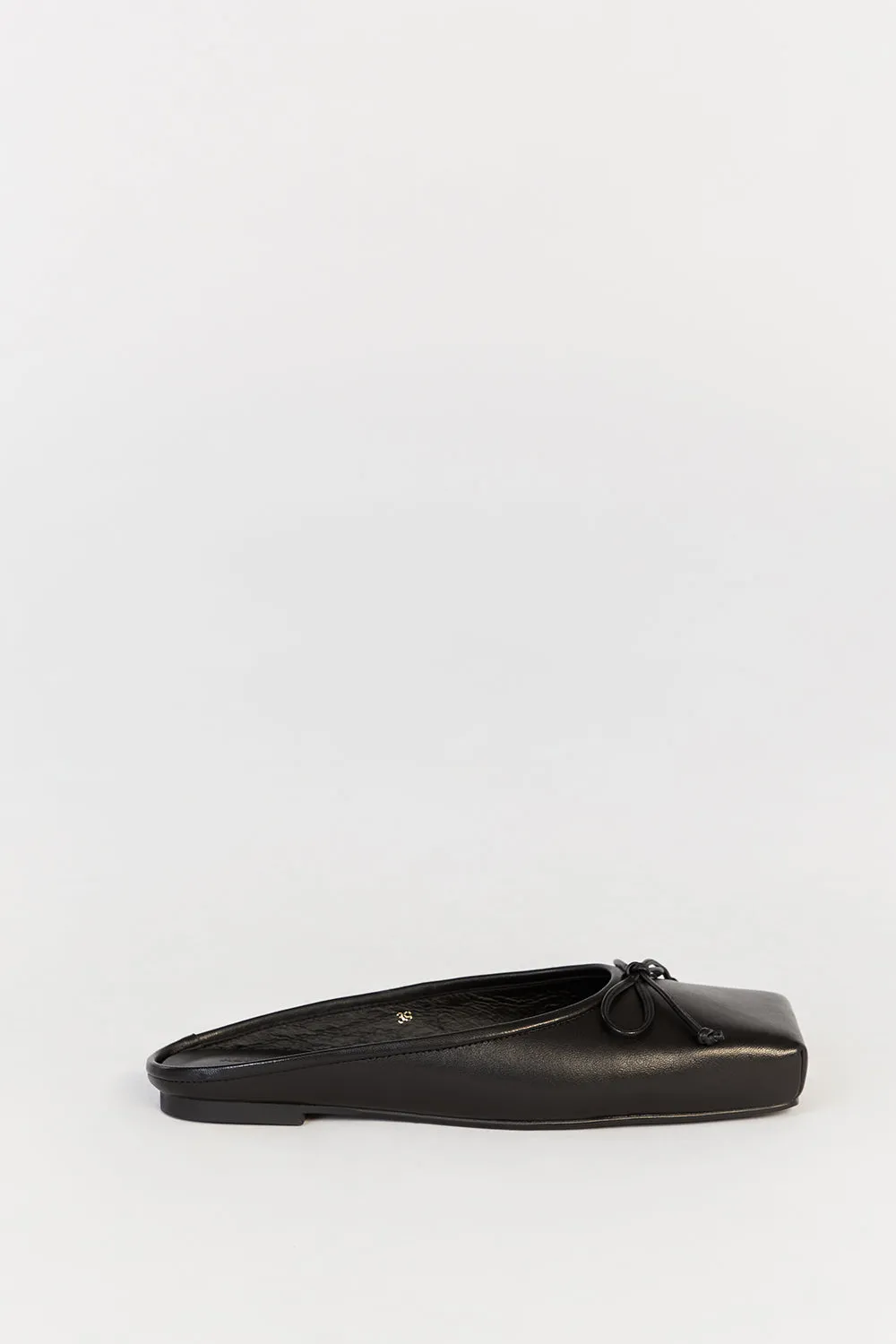 Dissh ALIAS MAE YOLANDA BLACK FLAT