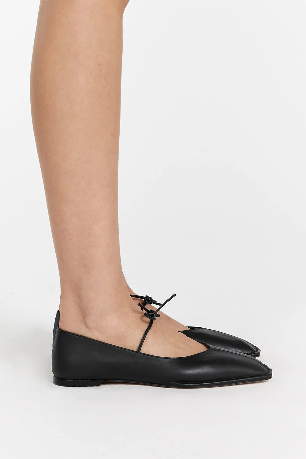 Dissh ALOHAS SWAY BLACK LEATHER FLATS