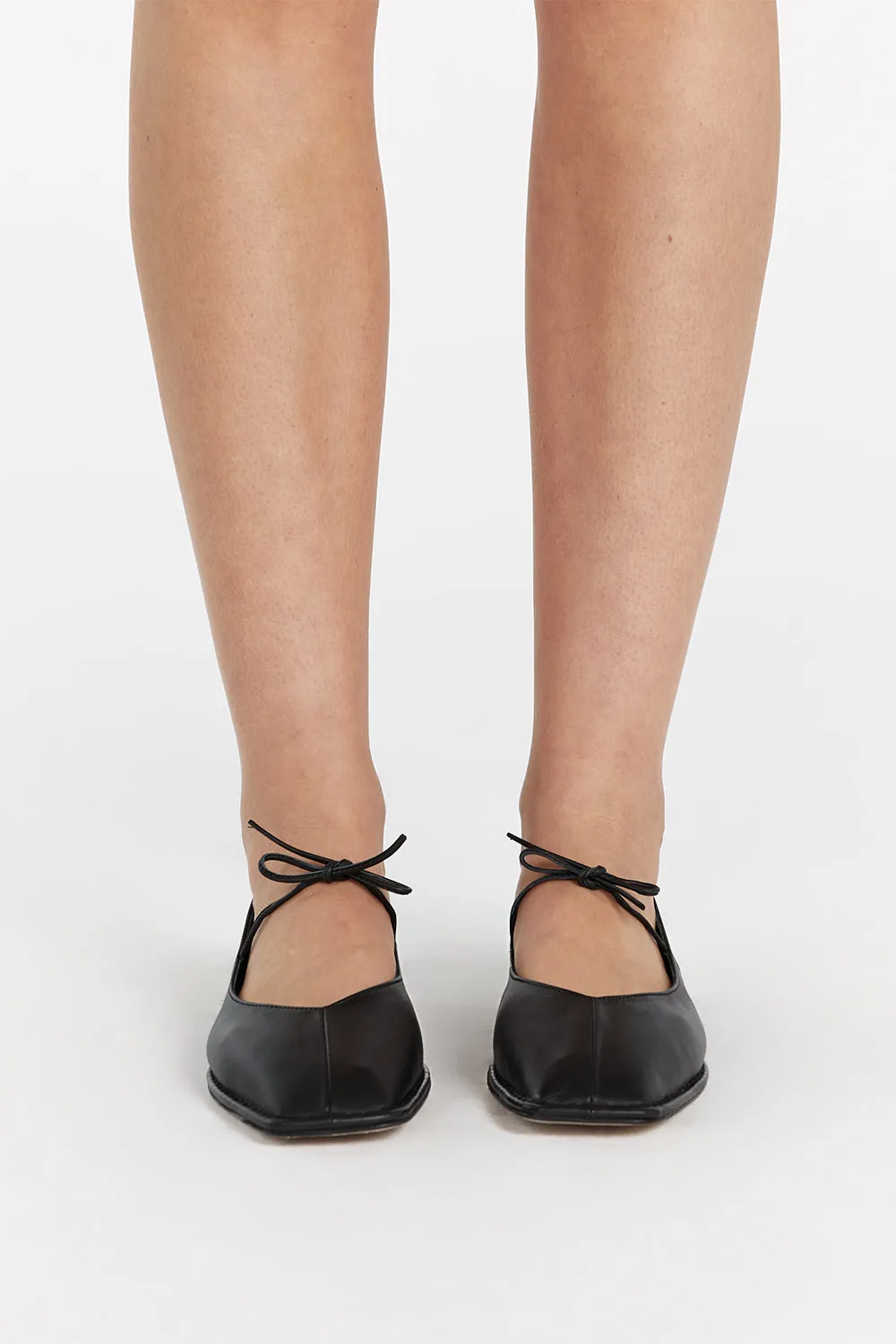 Dissh ALOHAS SWAY BLACK LEATHER FLATS
