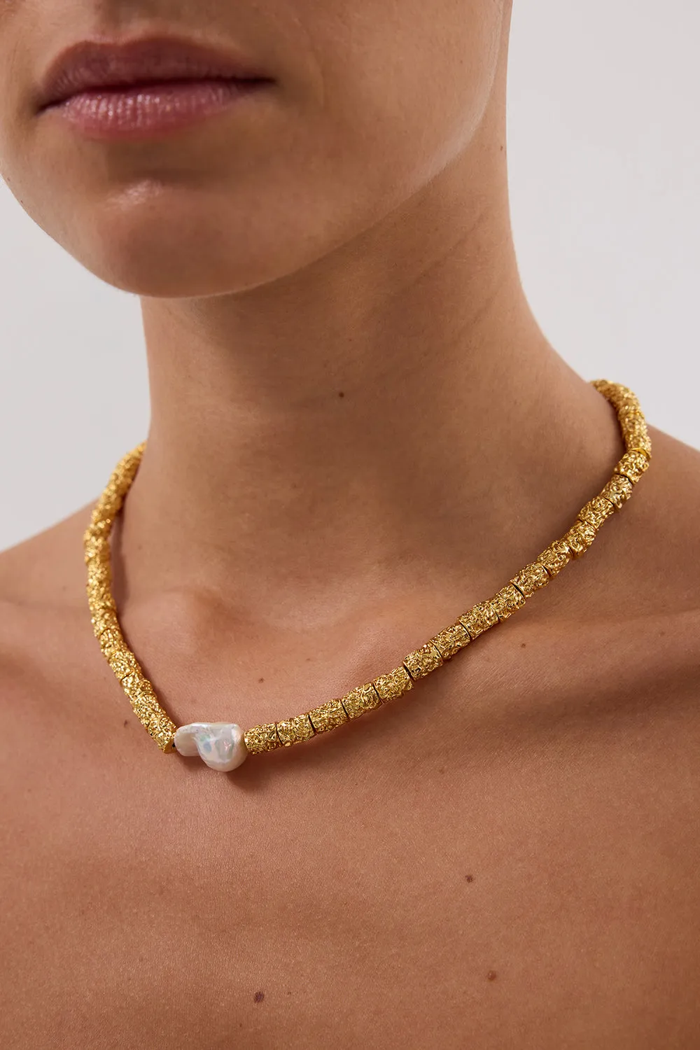 Dissh AMBER SCEATS LIORA NECKLACE GOLD