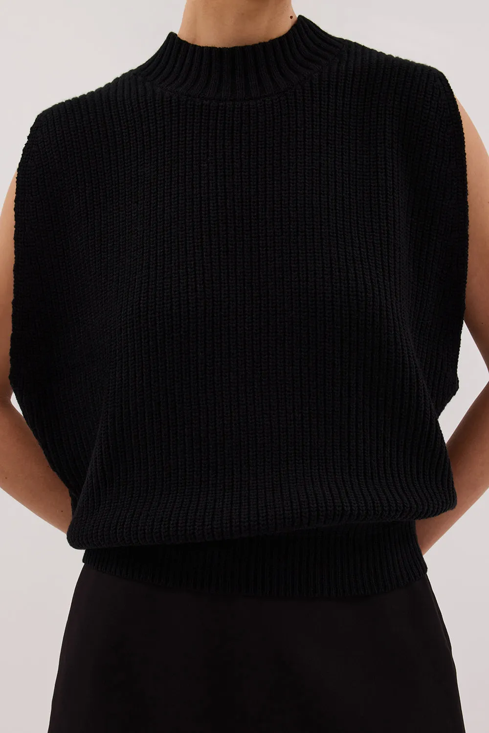 Dissh ARO BLACK KNIT TOP