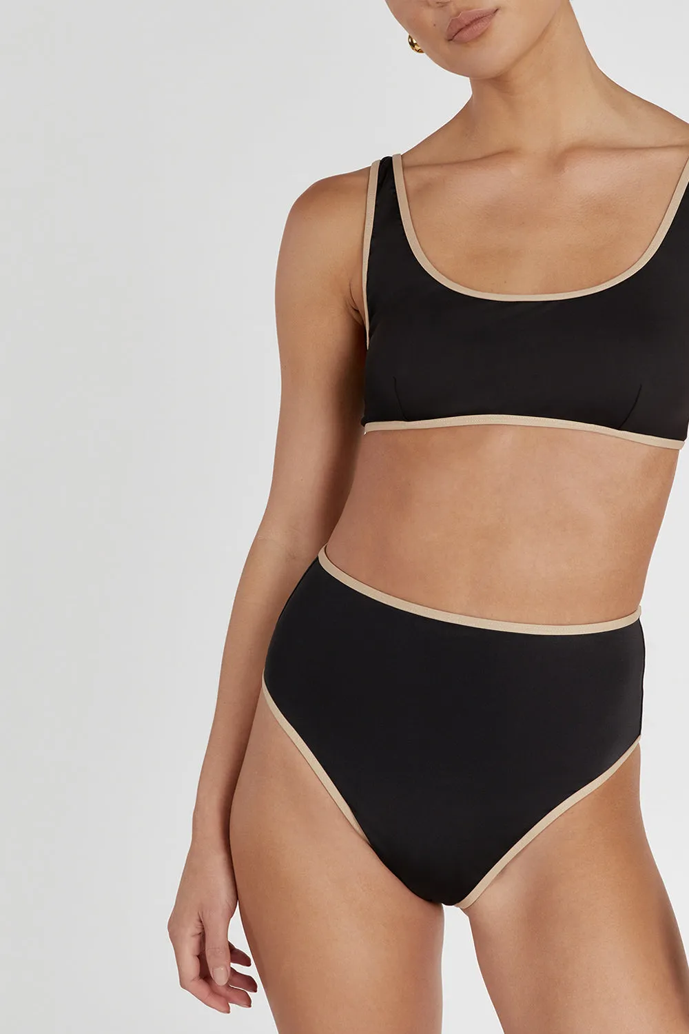 Dissh BAILEY BLACK CONTRAST SCOOP TOP