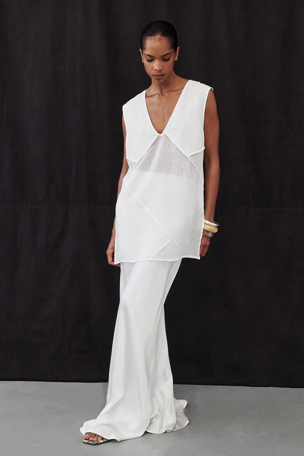 Dissh CARMEL WHITE RAMIE V NECK TOP