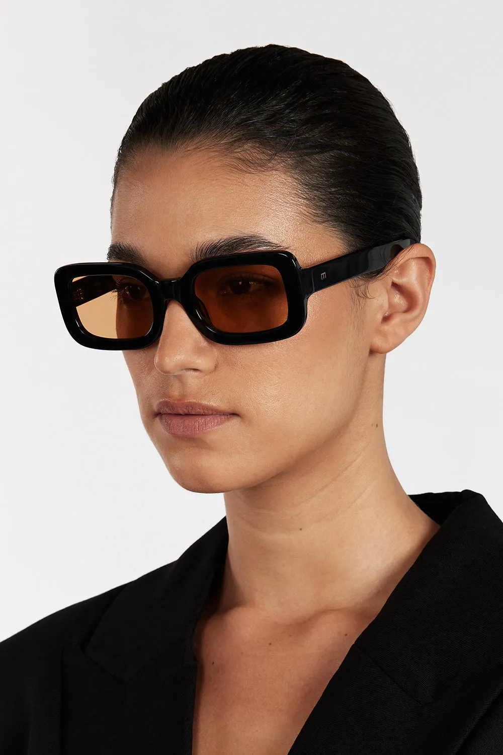 Dissh ELISA JOHNSON LEXI GLOSS BLACK LIGHT BROWN LENS SUNGLASSES
