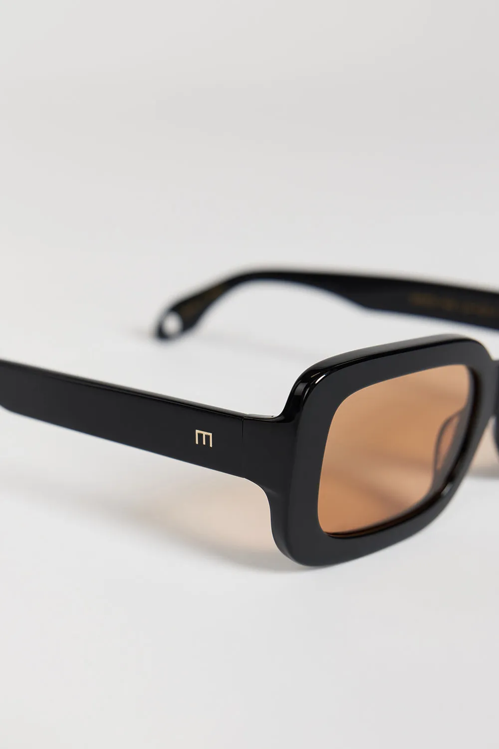 Dissh ELISA JOHNSON LEXI GLOSS BLACK LIGHT BROWN LENS SUNGLASSES