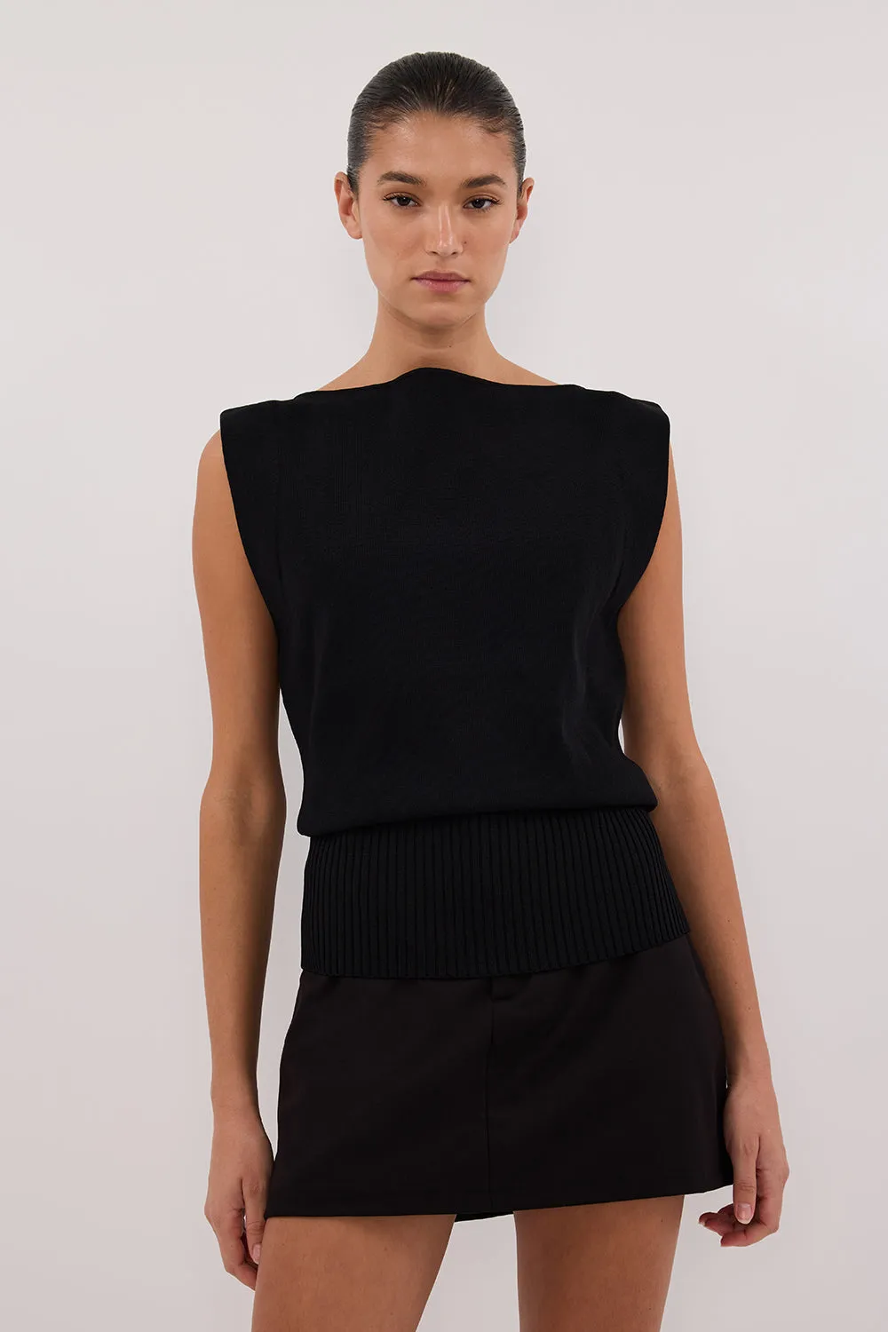 Dissh ELSA BLACK SLEEVELESS KNIT TOP