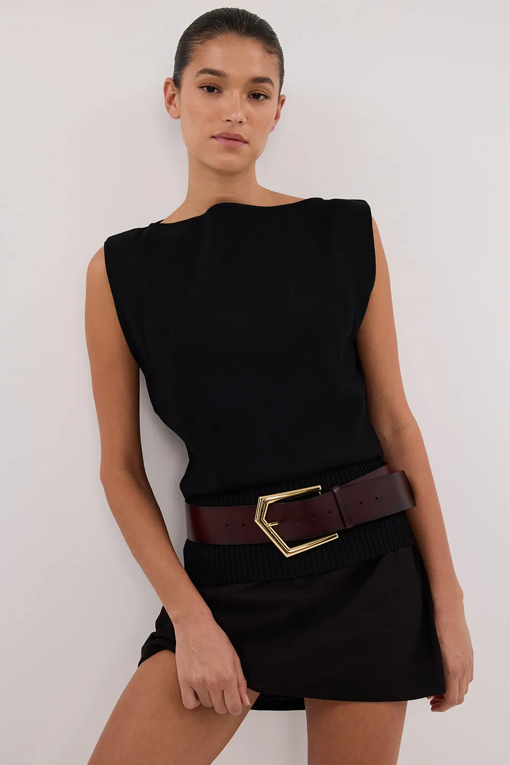 Dissh ELSA BLACK SLEEVELESS KNIT TOP
