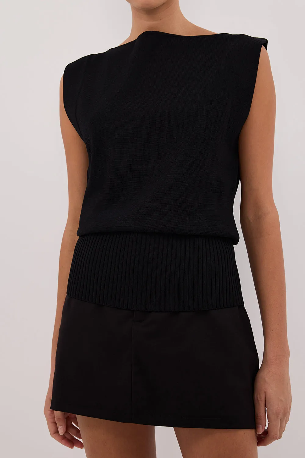Dissh ELSA BLACK SLEEVELESS KNIT TOP