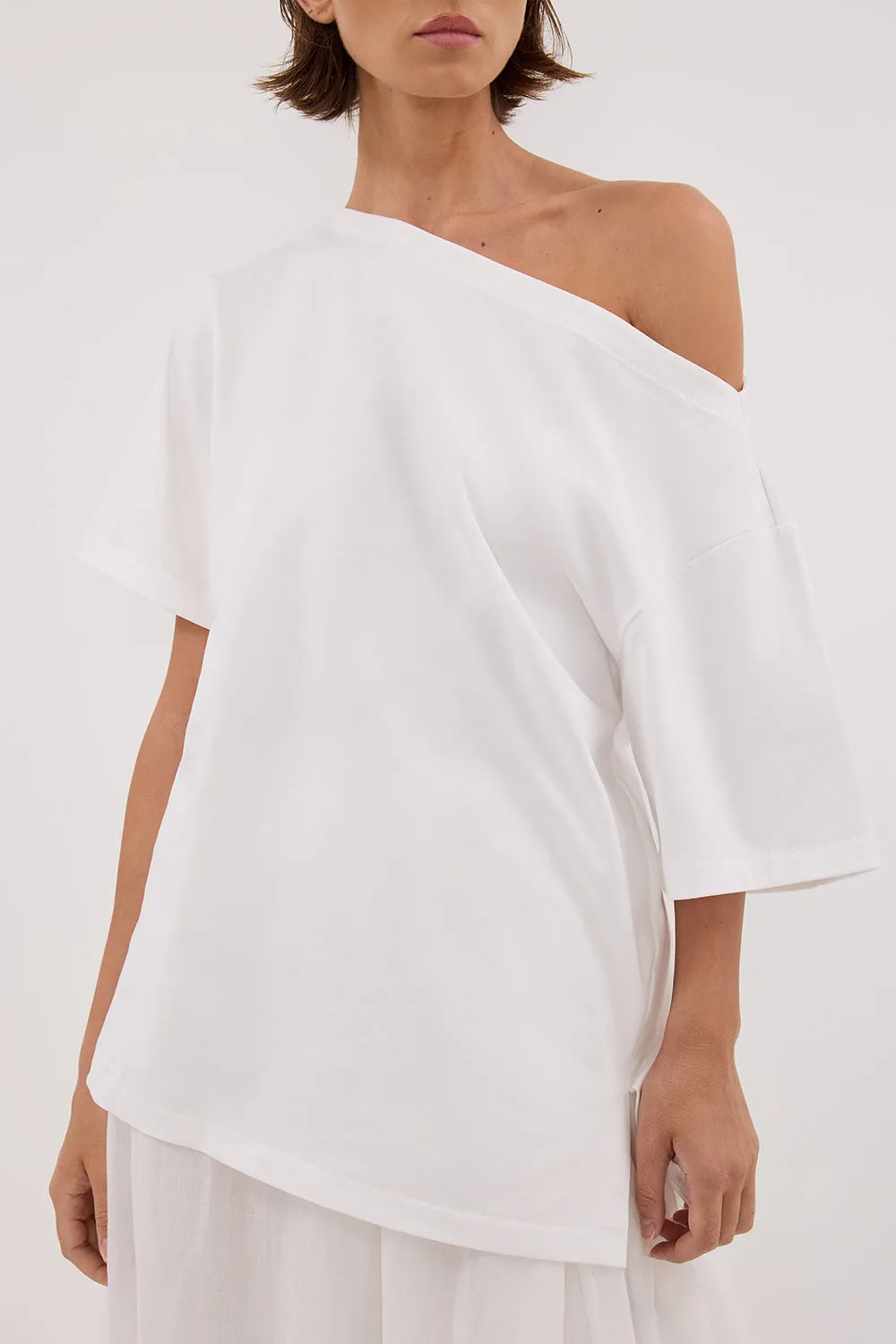 Dissh ESME WHITE ASYM BOAT NECK TEE