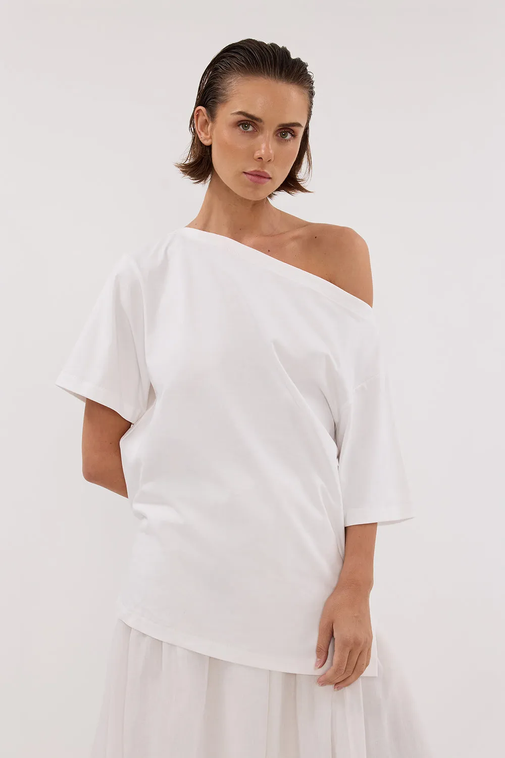 Dissh ESME WHITE ASYM BOAT NECK TEE