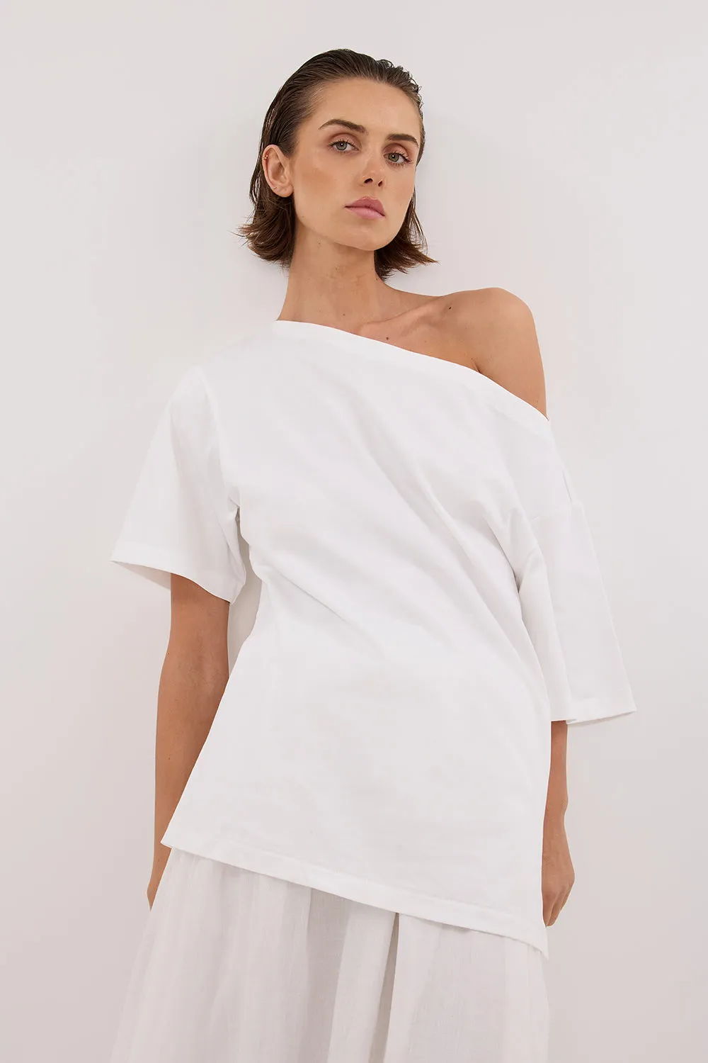 Dissh ESME WHITE ASYM BOAT NECK TEE