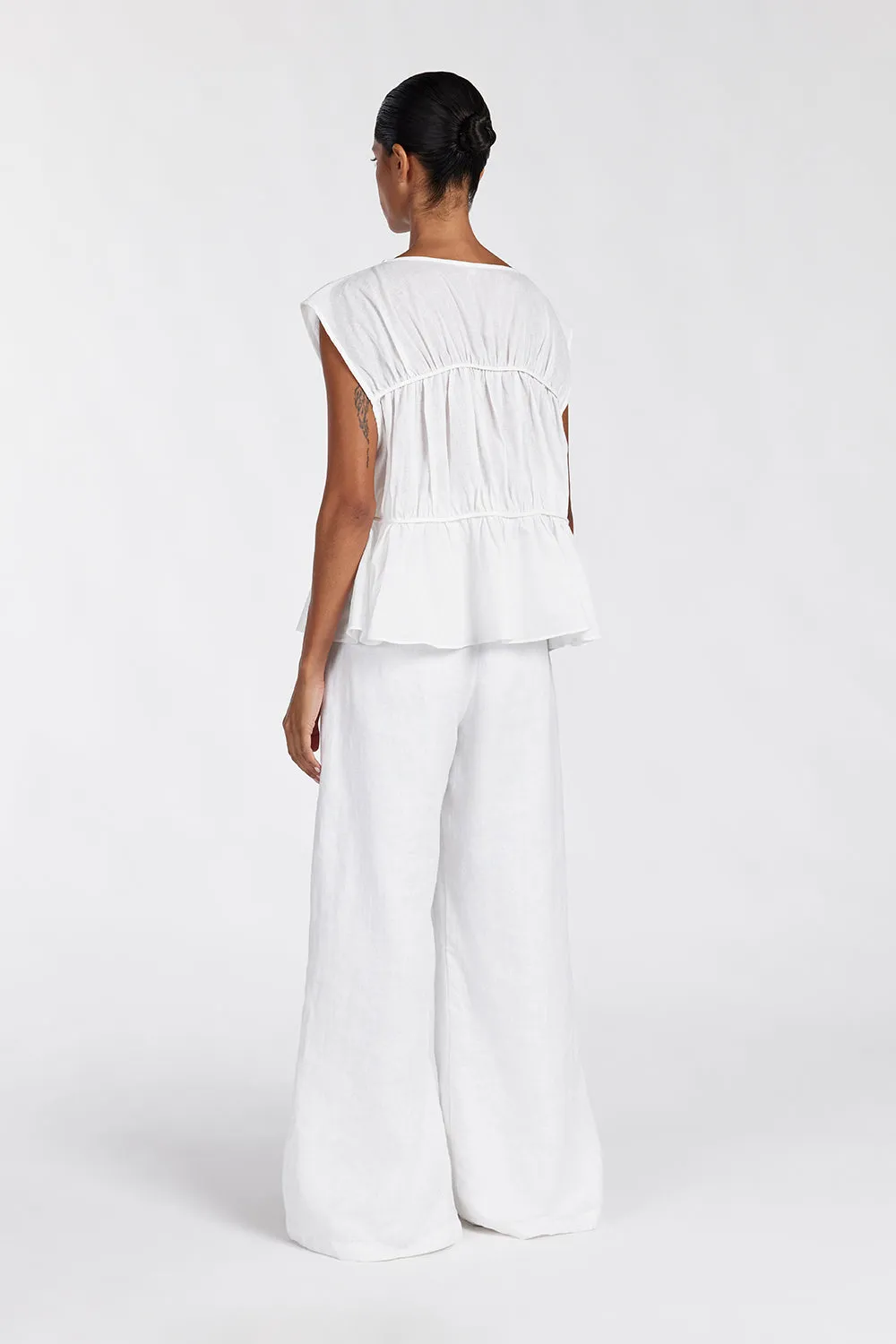 Dissh FLYNN WHITE LINEN BLEND TIERED TOP