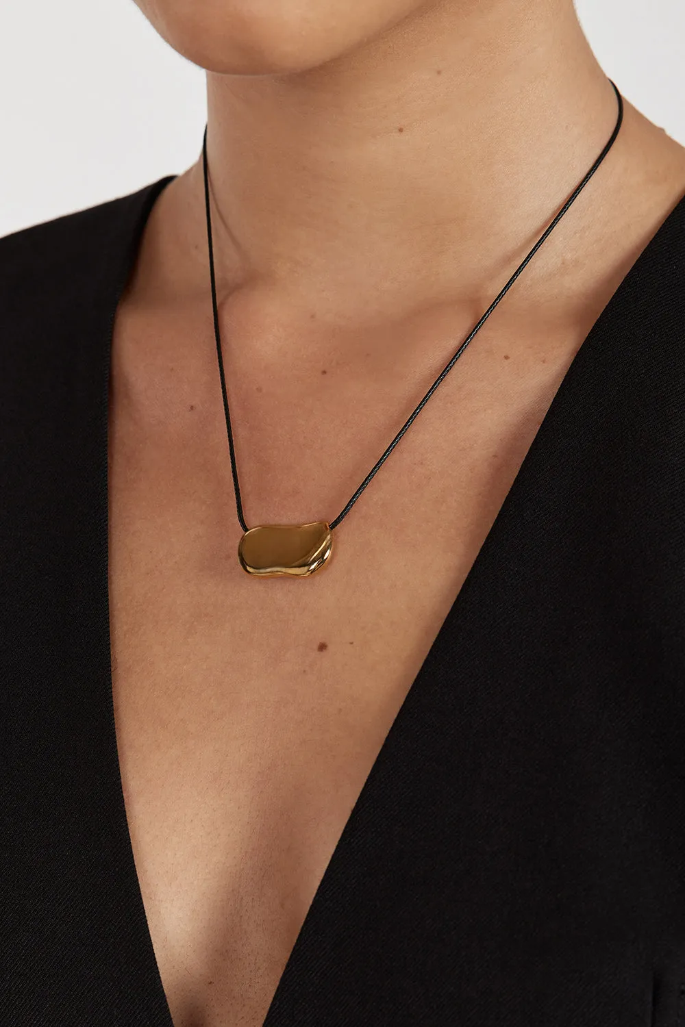 Dissh HEAVEN MAYHEM PEBBLE GOLD NECKLACE