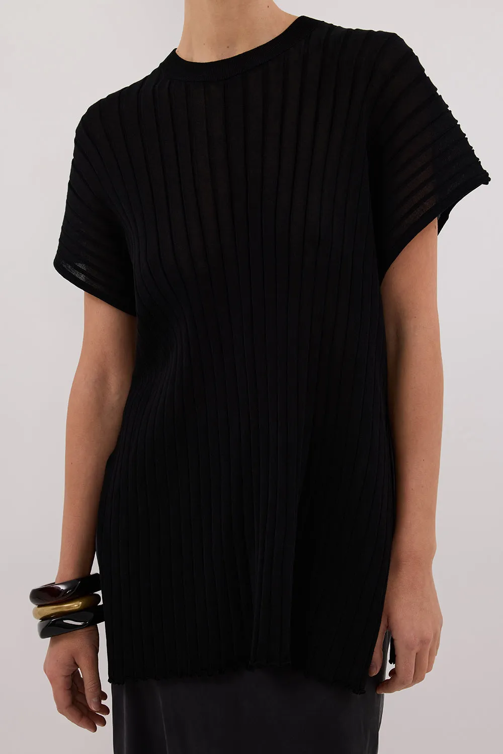 Dissh JADE BLACK SLEEVELESS KNIT TOP