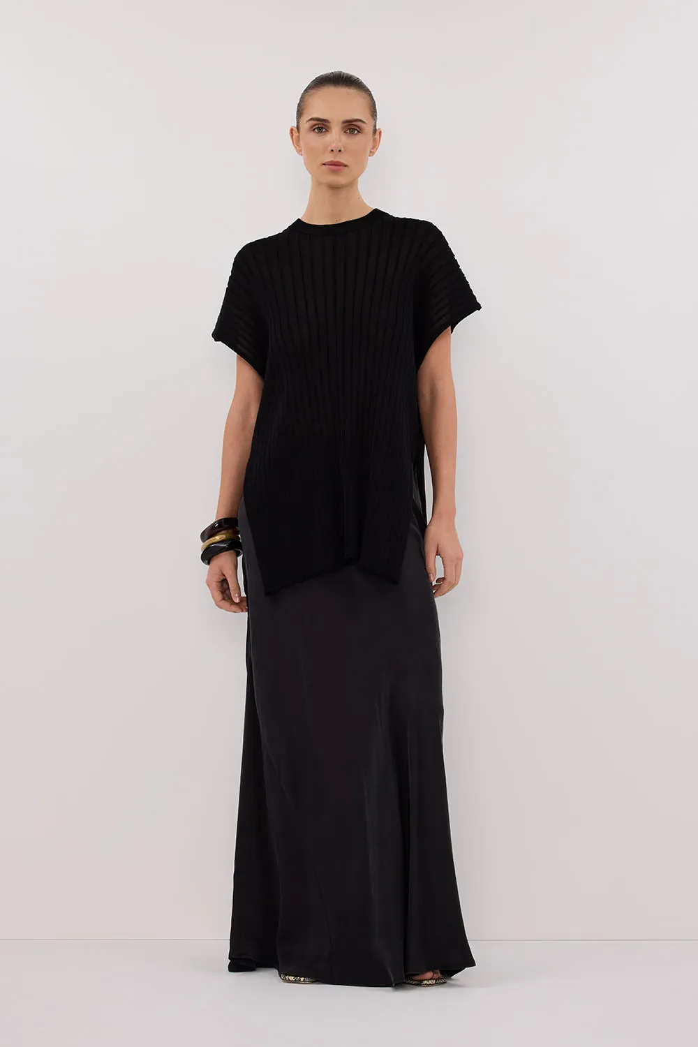 Dissh JADE BLACK SLEEVELESS KNIT TOP