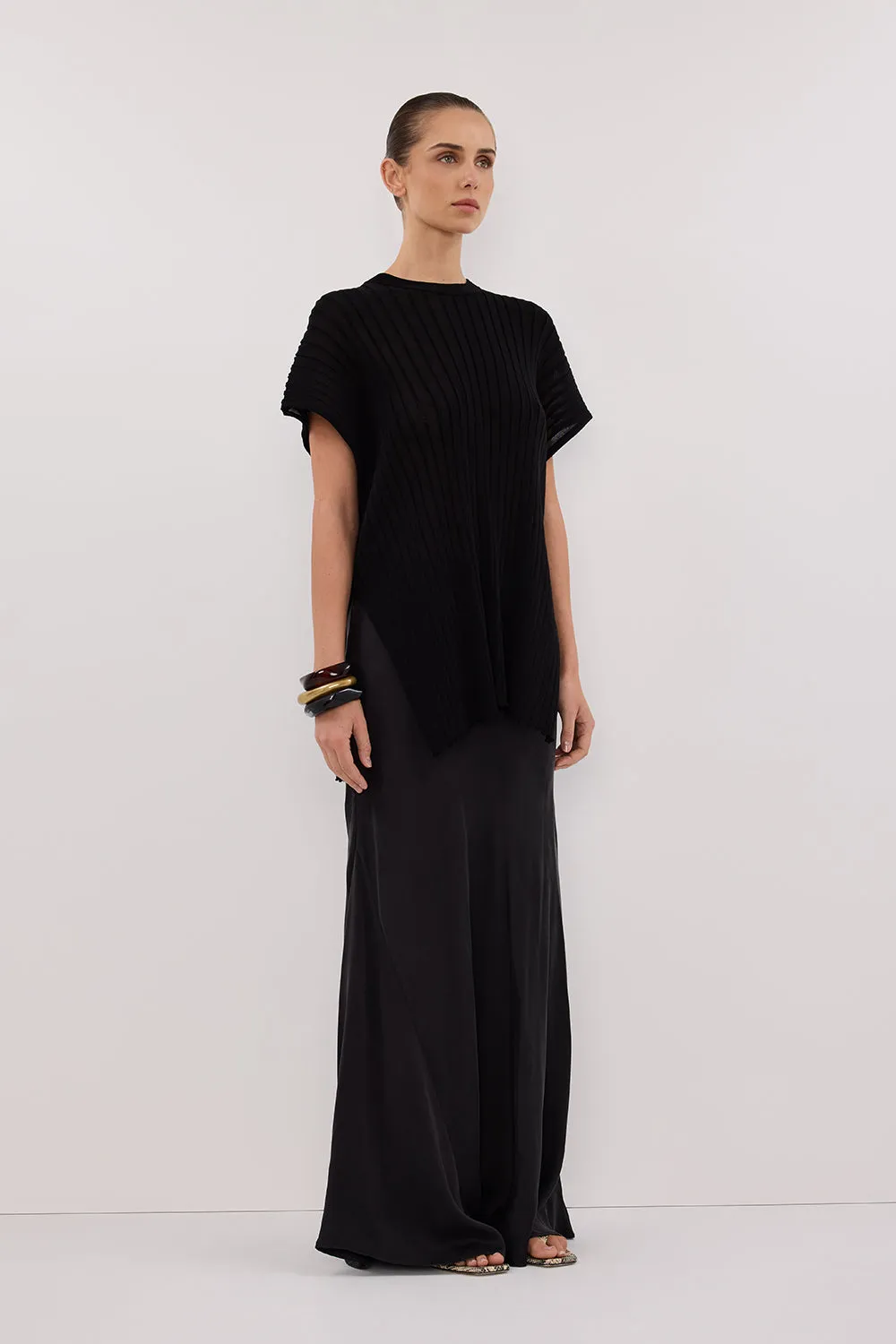 Dissh JADE BLACK SLEEVELESS KNIT TOP