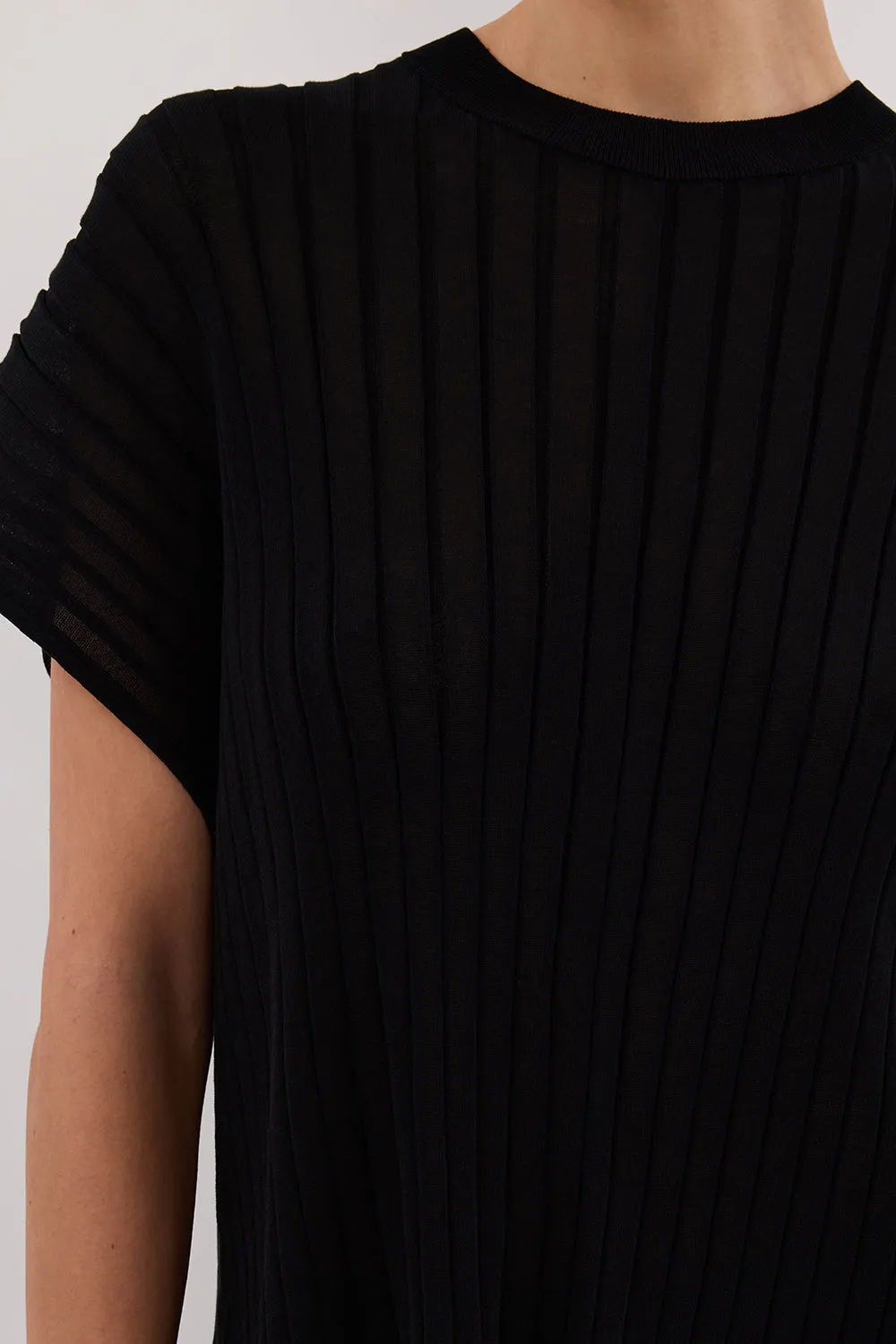 Dissh JADE BLACK SLEEVELESS KNIT TOP