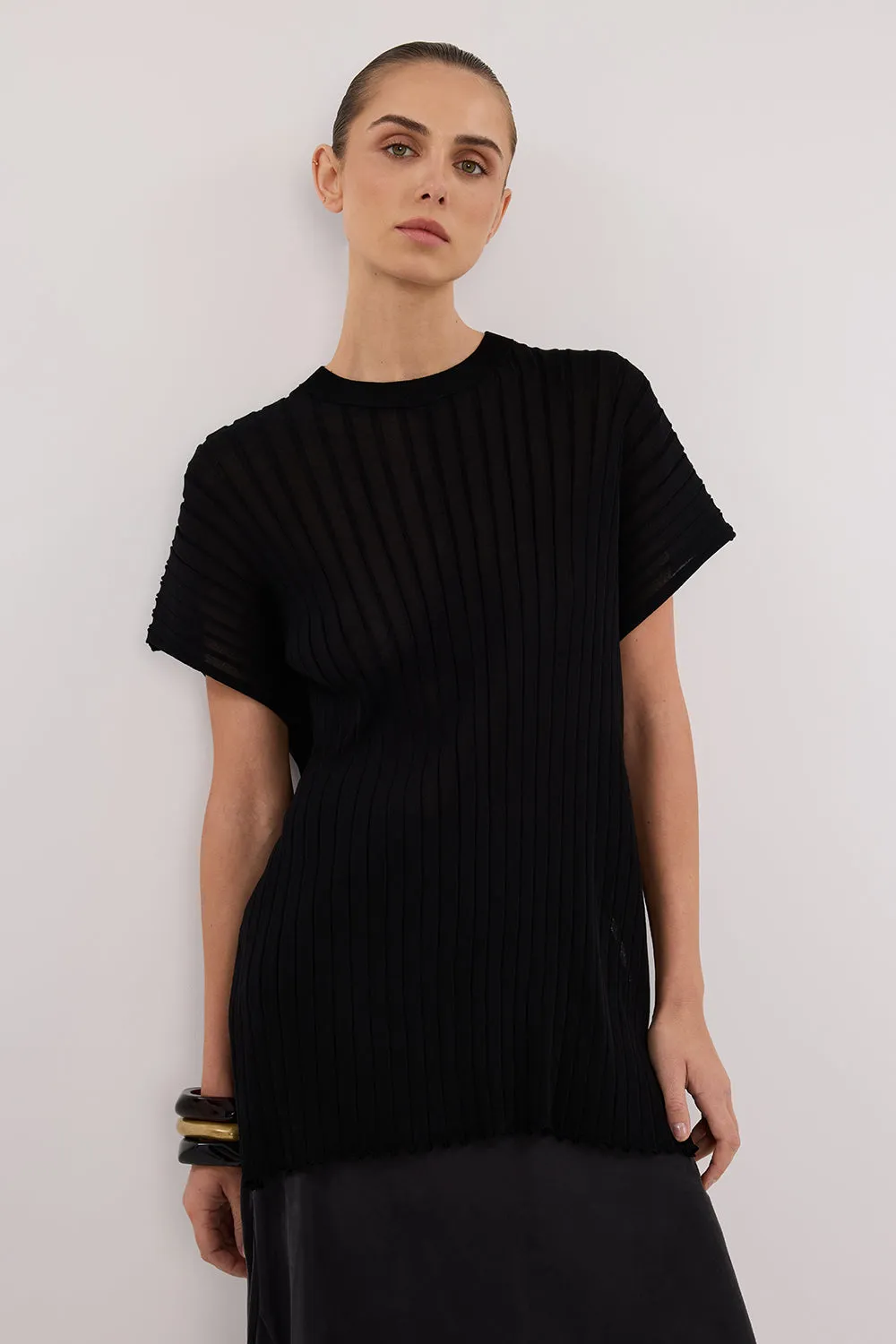 Dissh JADE BLACK SLEEVELESS KNIT TOP