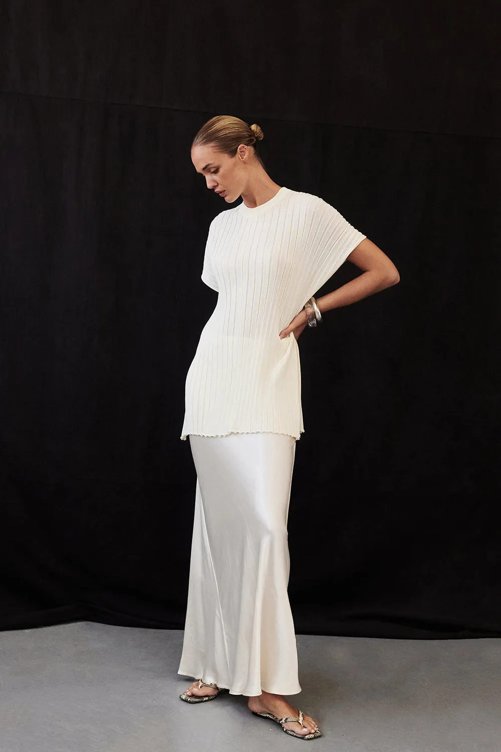 Dissh JADE CREAM SLEEVELESS KNIT TOP
