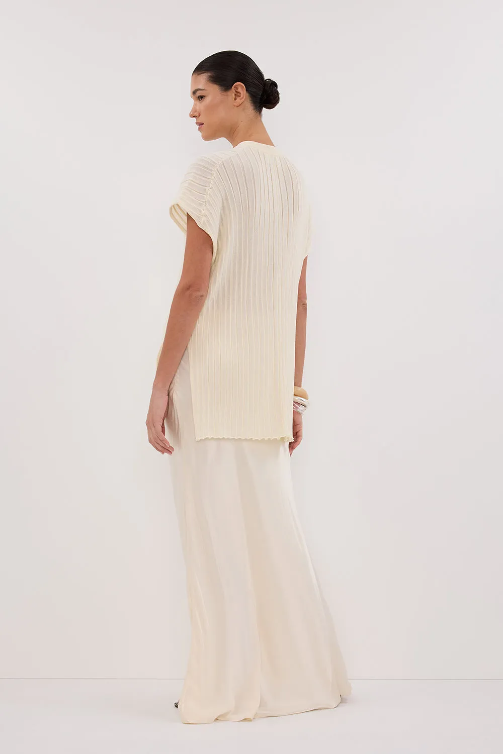 Dissh JADE CREAM SLEEVELESS KNIT TOP