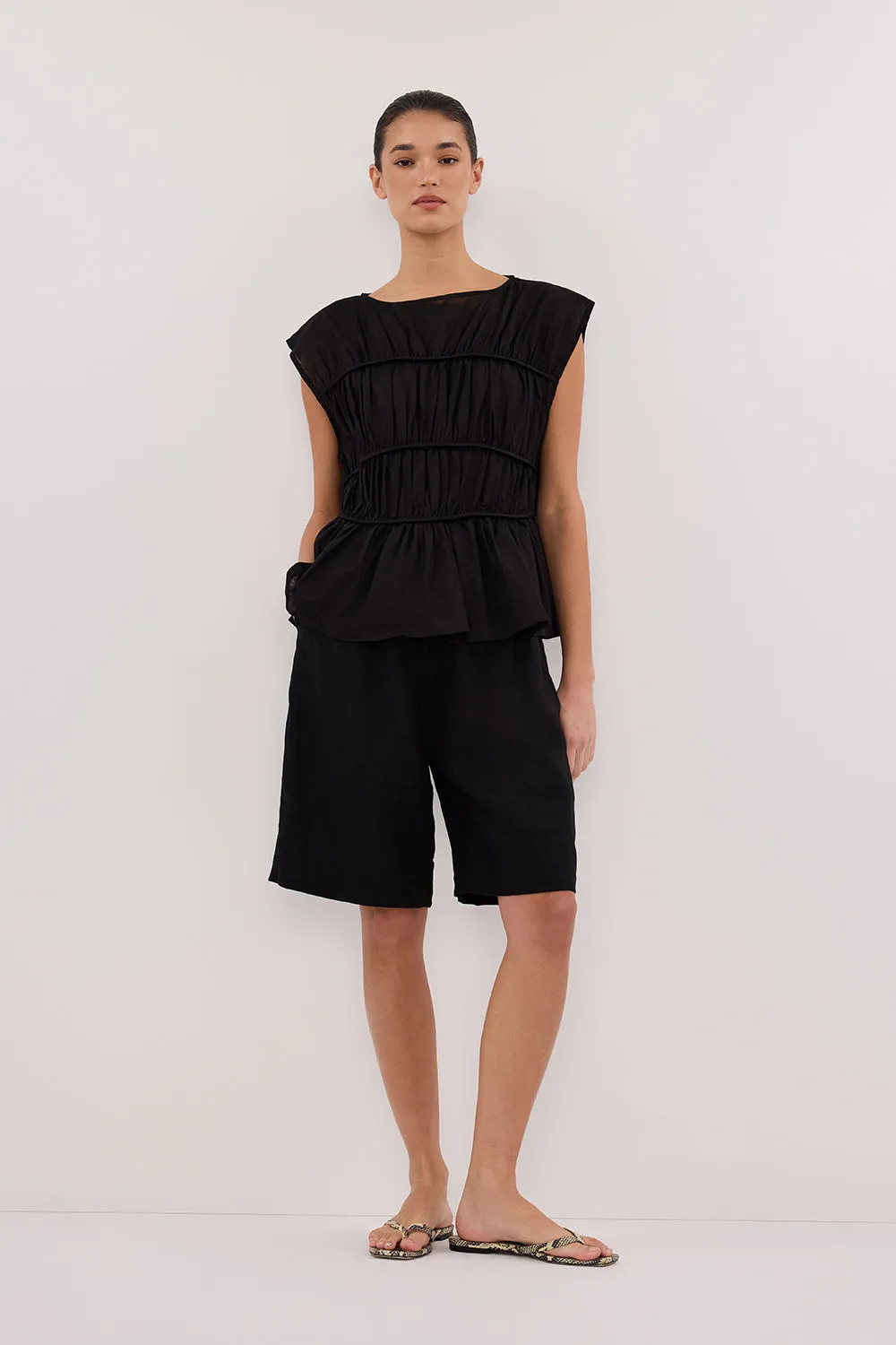 Dissh KAYLA BLACK LINEN BERMUDA SHORT