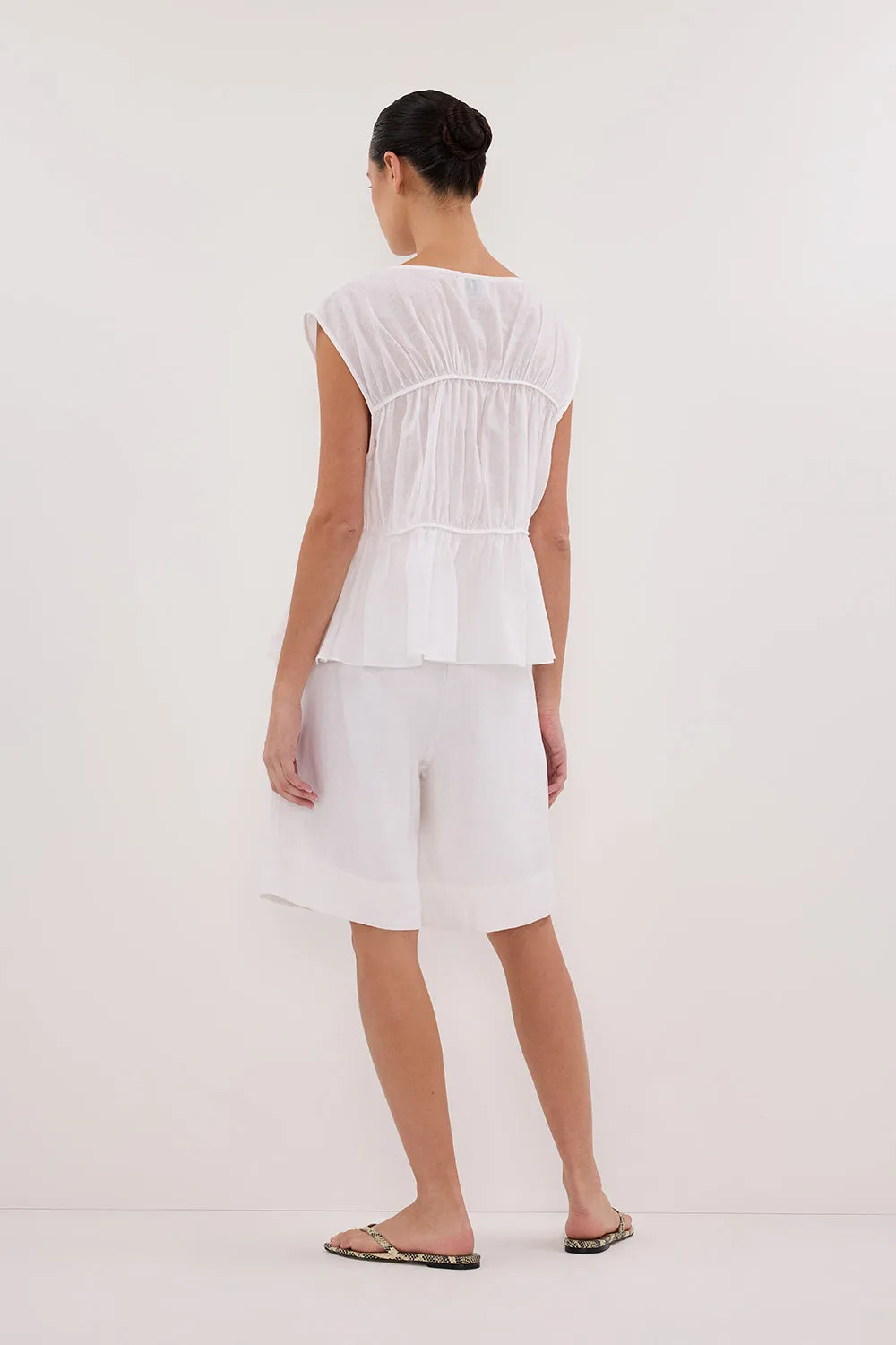 Dissh KAYLA WHITE LINEN BERMUDA SHORT