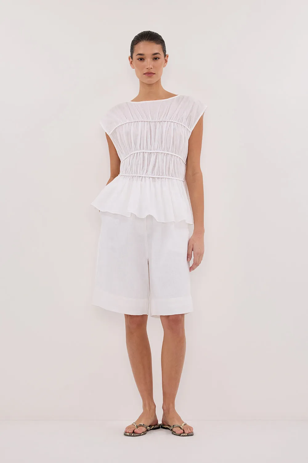 Dissh KAYLA WHITE LINEN BERMUDA SHORT