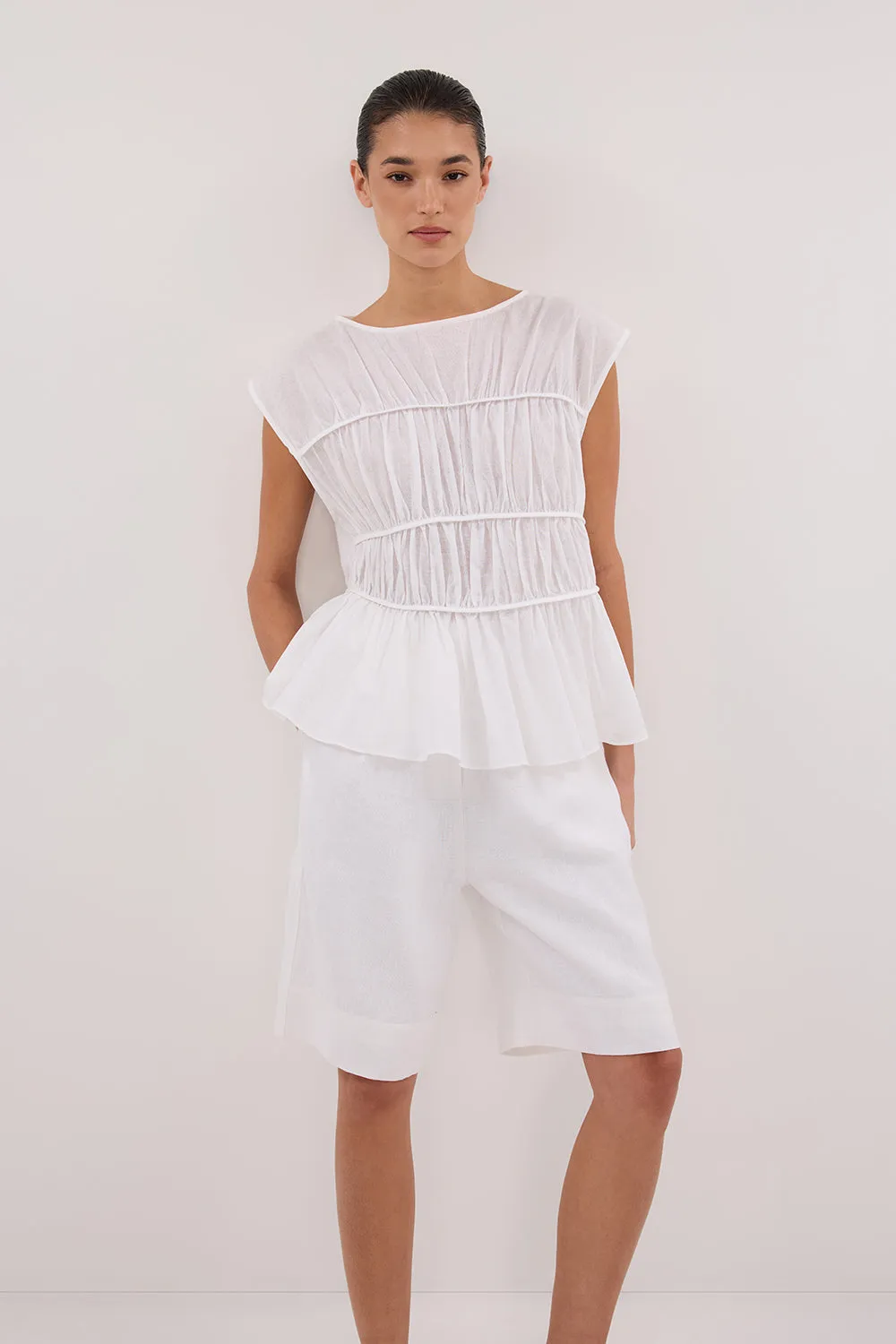 Dissh KAYLA WHITE LINEN BERMUDA SHORT