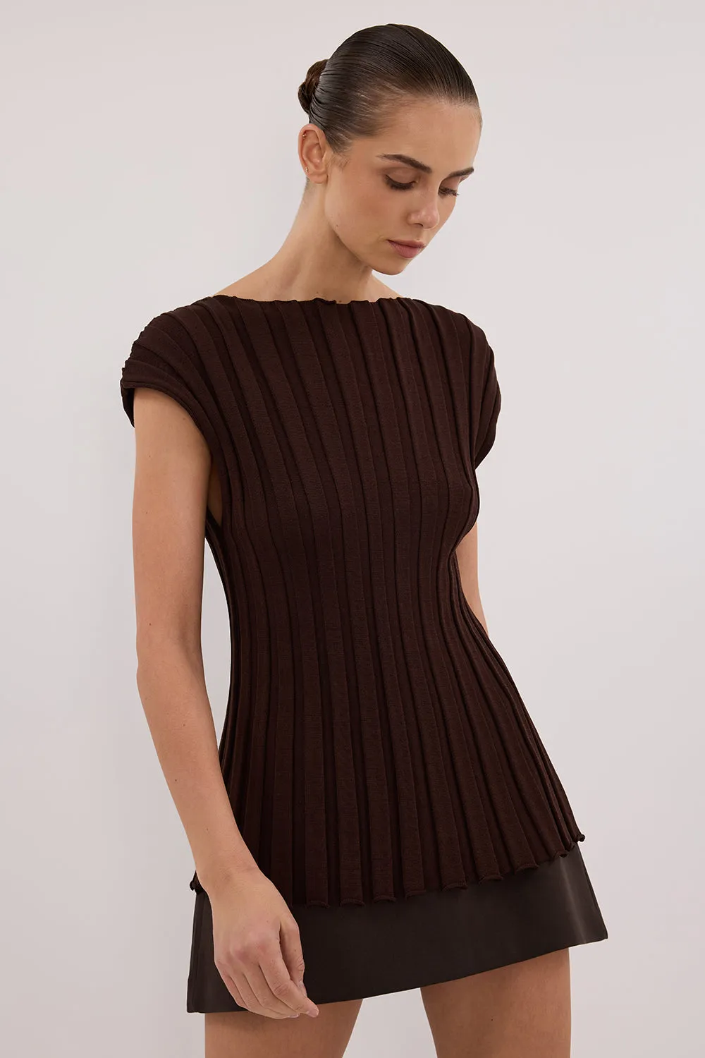 Dissh LOE CHOC SLEEVELESS KNIT TOP