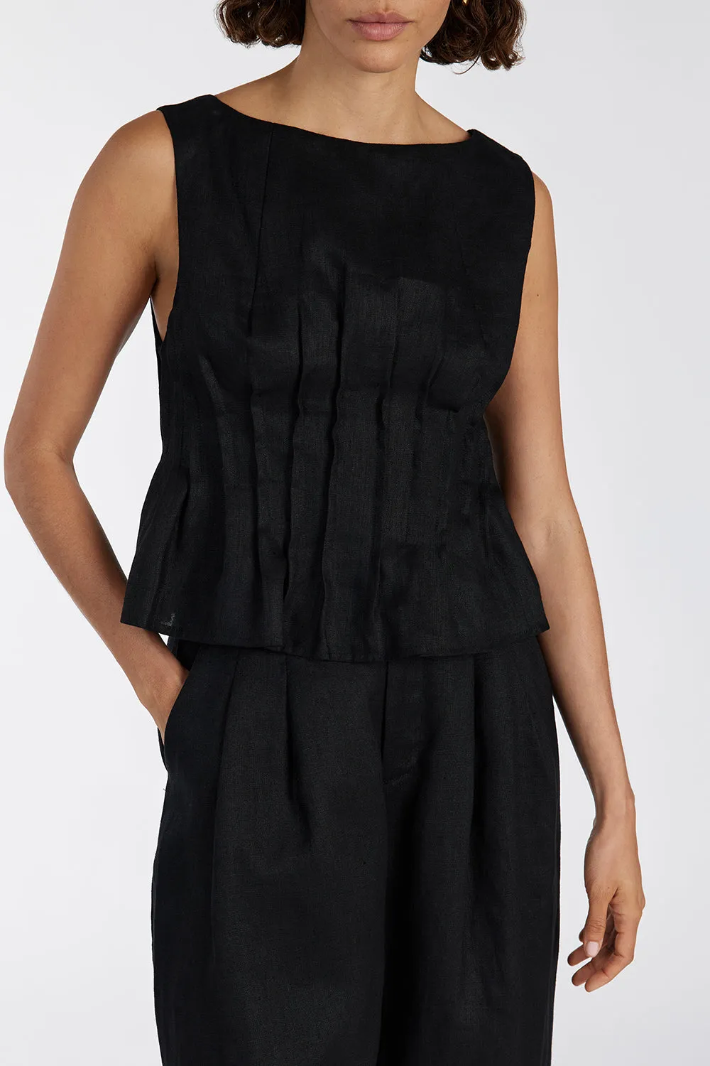 Dissh MANA BLACK PINTUCK TOP