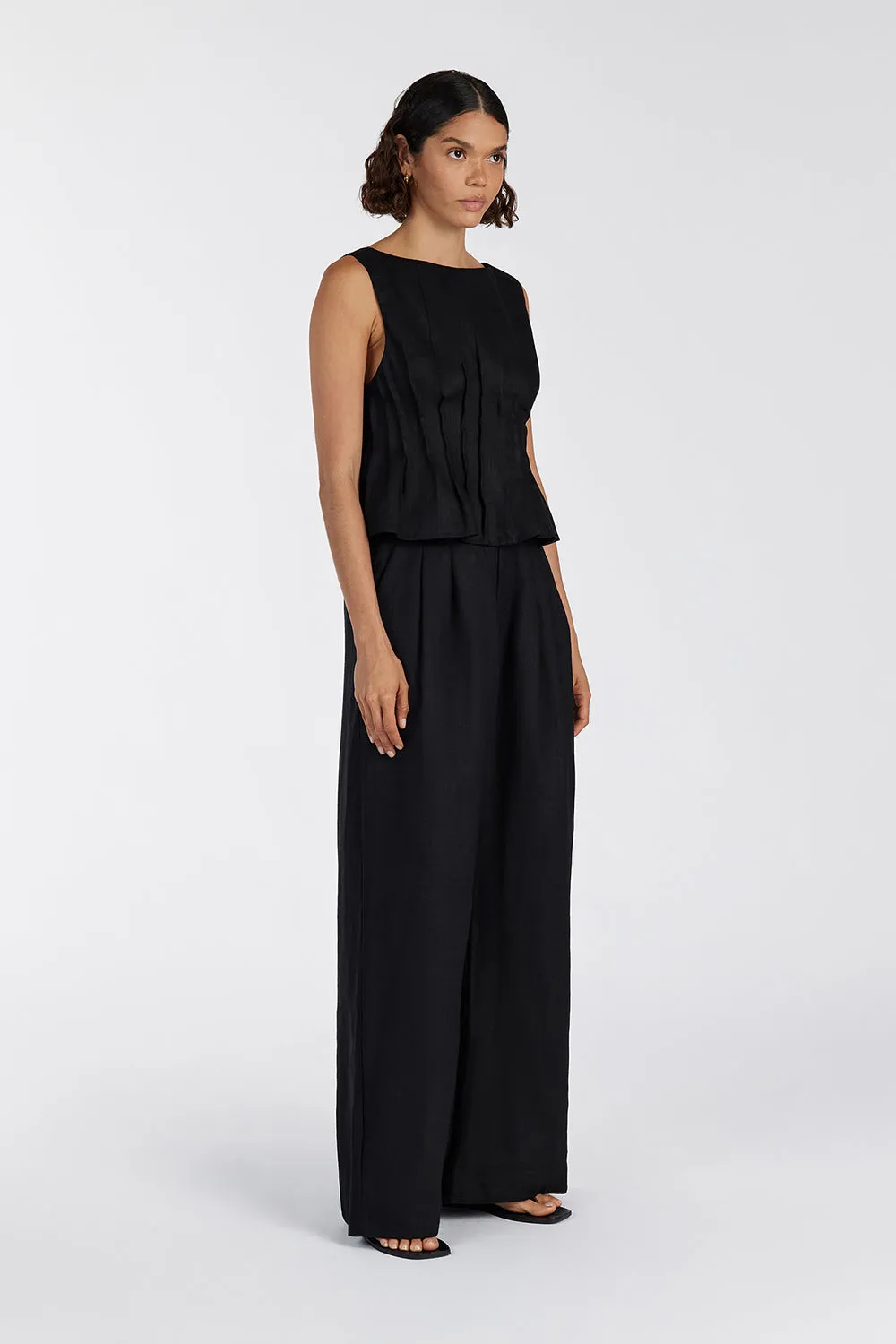 Dissh MANA BLACK PINTUCK TOP