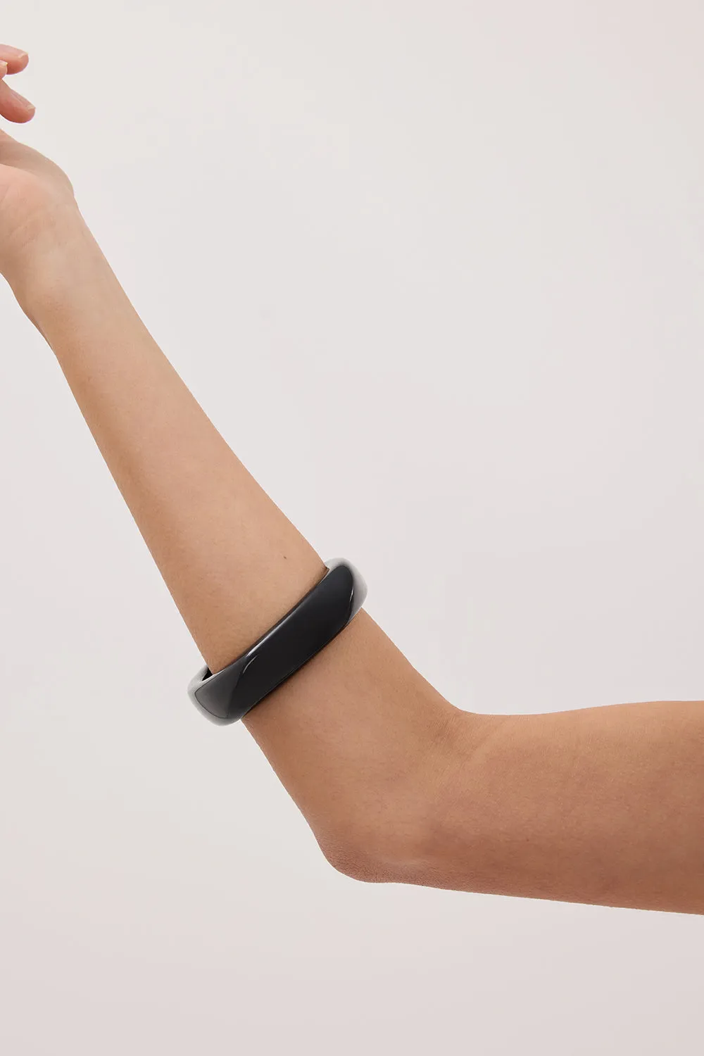 Dissh NOAH THE LABEL BLACK RESIN BANGLE