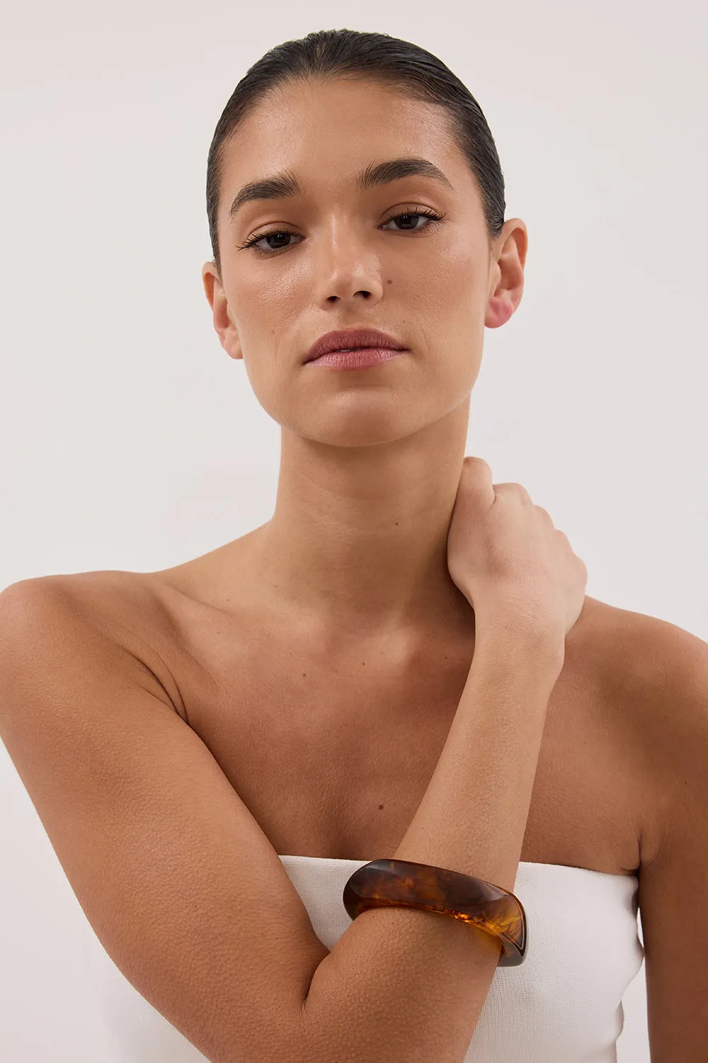Dissh NOAH THE LABEL BROWN RESIN BANGLE