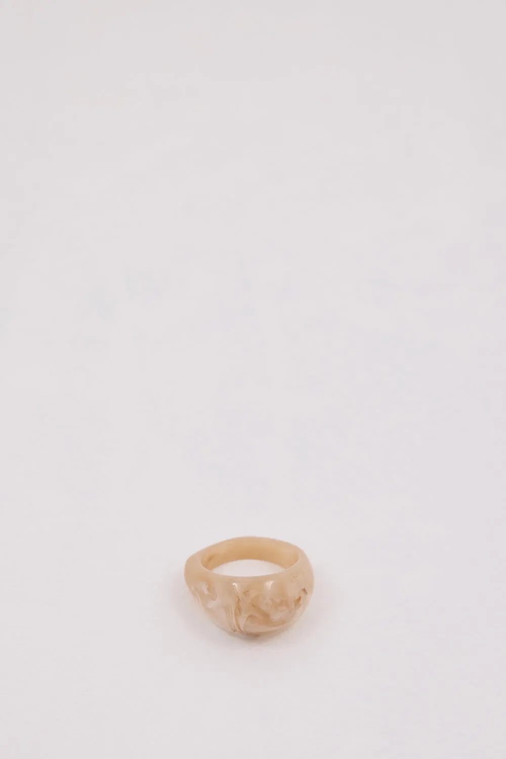 Dissh NOAH THE LABEL CREAM CHUNKY RESIN RING