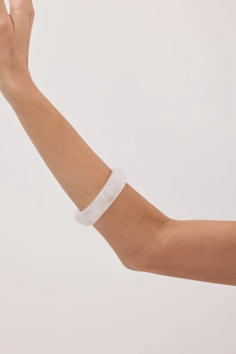 Dissh NOAH THE LABEL WHITE RESIN BANGLE
