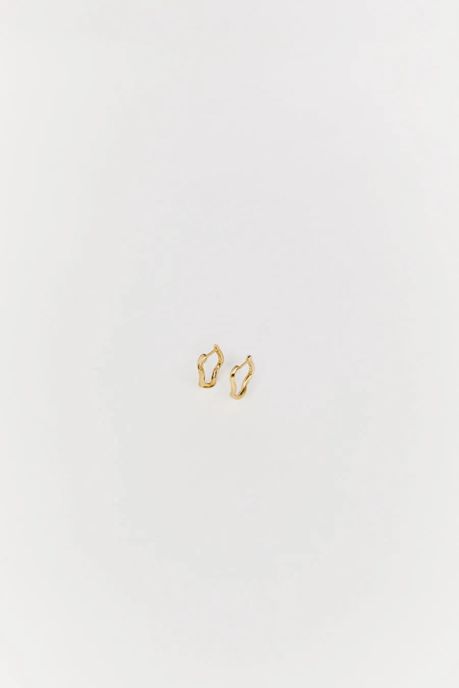 Dissh SAINT VALENTINE VERA WAVE GOLD HUGGIE EARRINGS