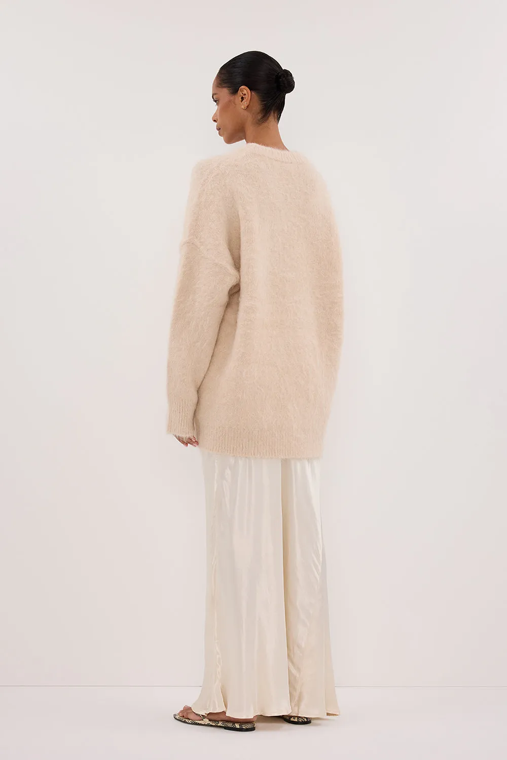 Dissh SALMA CREAM LONGLINE JUMPER