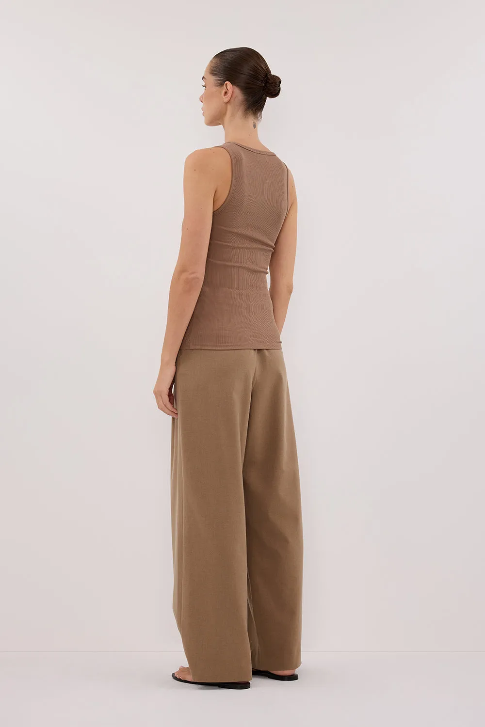 Dissh THEO TAN TANK
