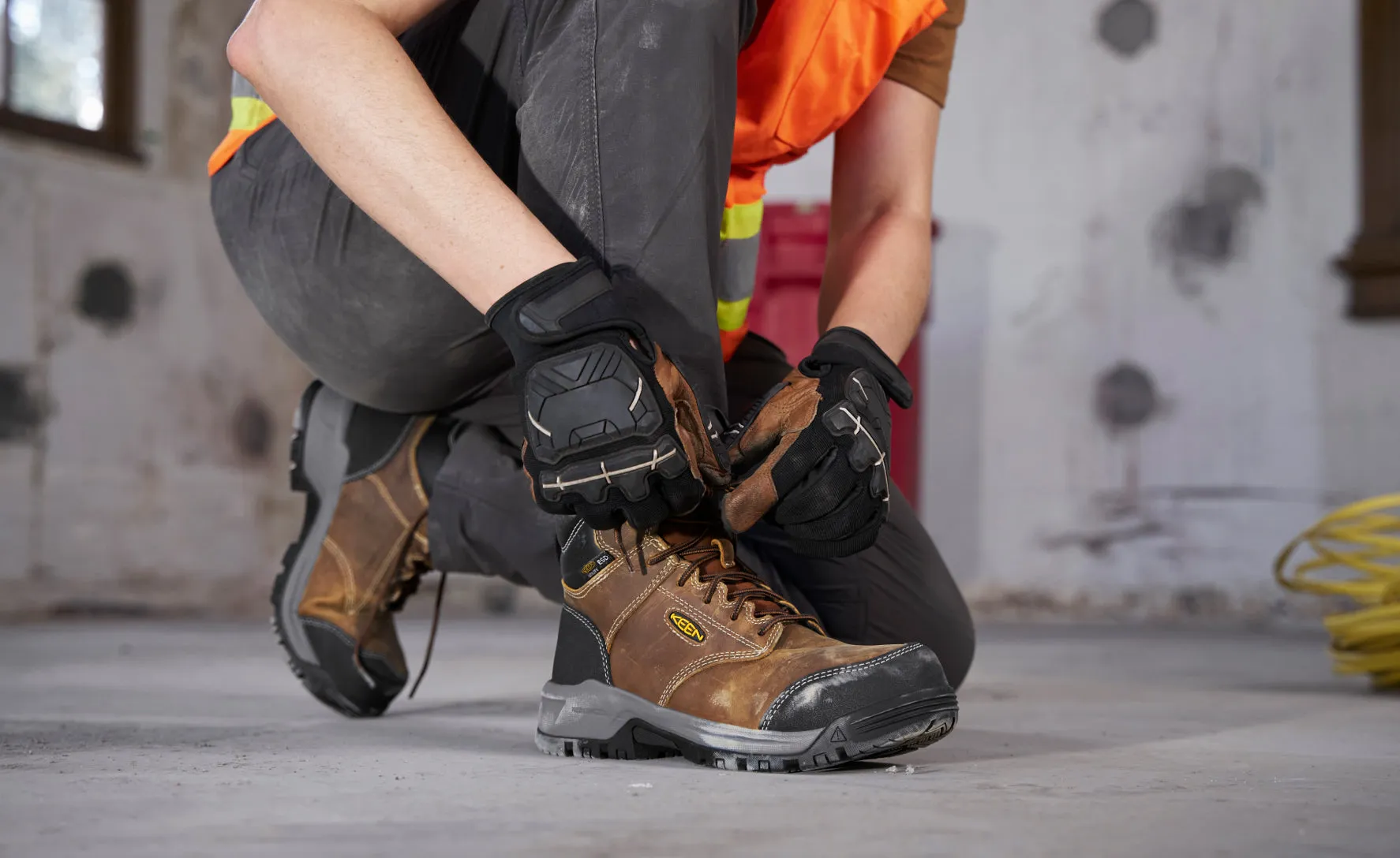 Keen Women's Evanston 6" ESD Boot (Carbon Toe)  |  Bison/Black